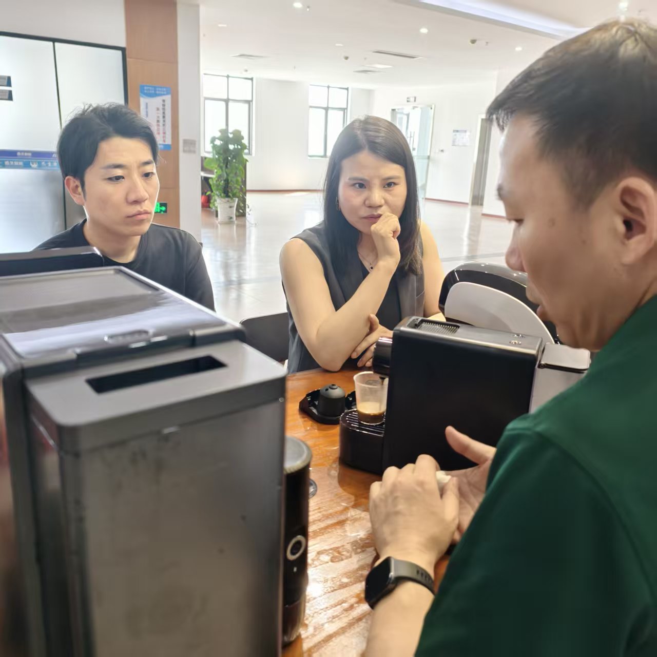 Waarom het Japannese kliënt SEAVER besoek vir 'n gevorderde outomatiese koffiemasjien en draagbare koffiemasjien?